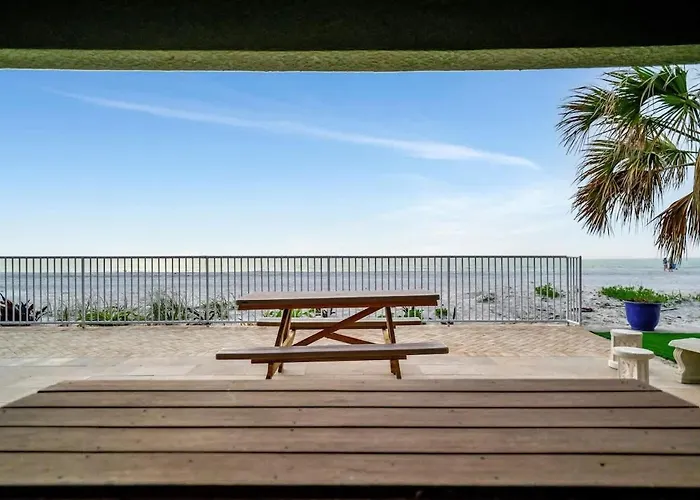 Stones Throw Beachside #1 On The Apartment *