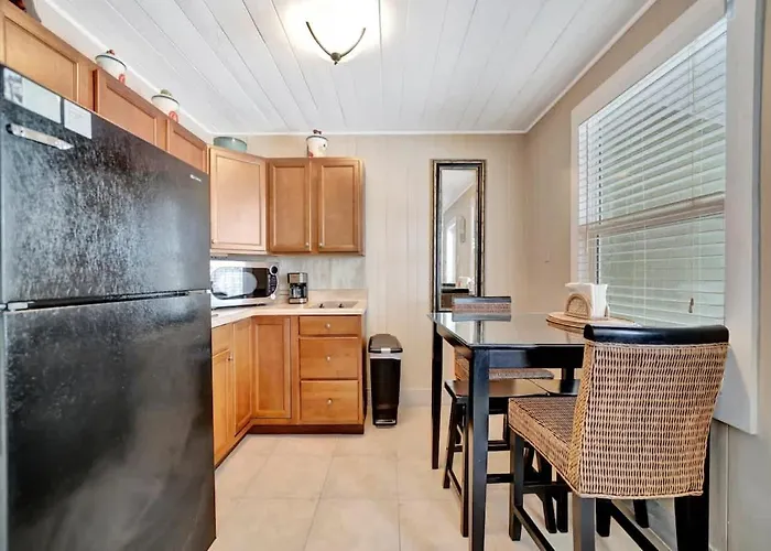 Apartment Stones Throw Beachside #1 On The Clearwater Beach