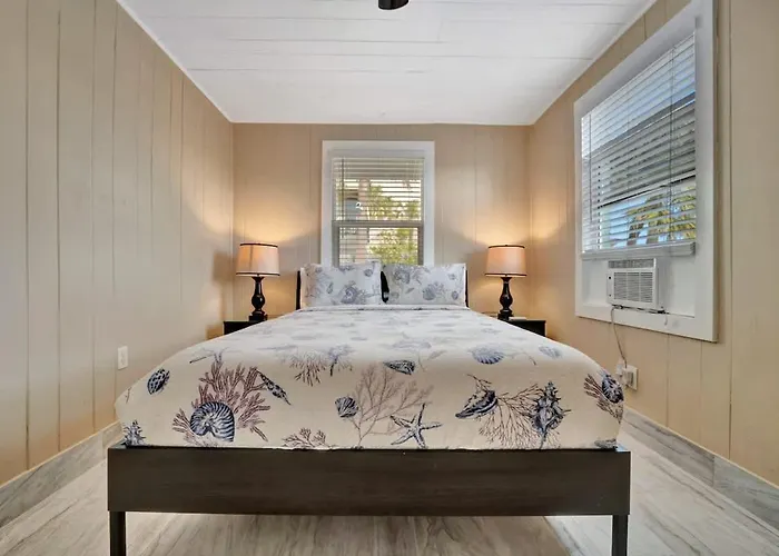 Stones Throw Beachside #1 On The Apartment